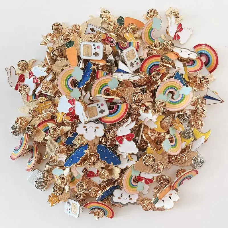 10–100 Stück Emaille-Abzeichen, Anstecknadeln, Broschen, niedliche Cartoon-Broschen für Kinder und Frauen, kleiner Metallschmuck mit vielen verschiedenen Formen