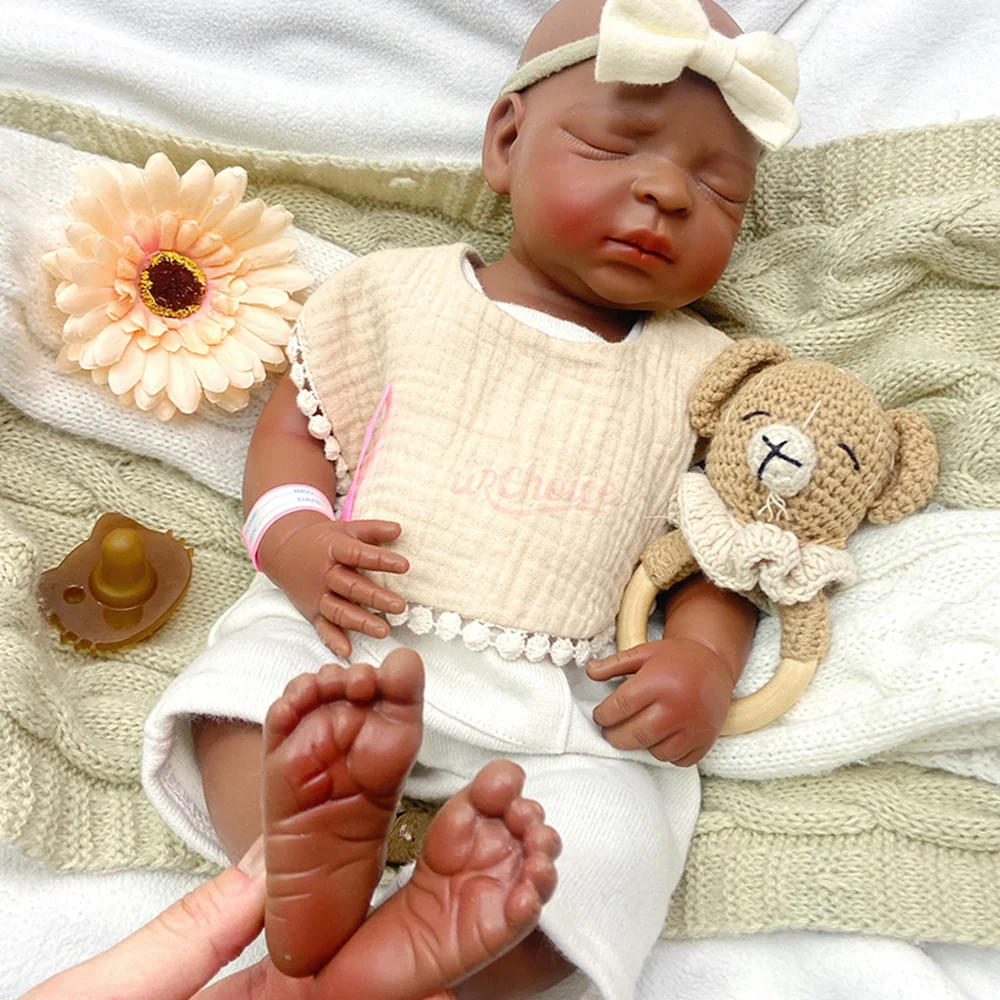 ตุ๊กตาซิลิโคนเด็กแรกเกิดขนาด 17 นิ้ว ผิวสีน้ำตาลเข้ม ตุ๊กตาเด็กผู้หญิงเหมือนจริง วาดลายผิวแบบ 3 มิติ ตุ๊กตาสำหรับโชว์งานศิลปะ