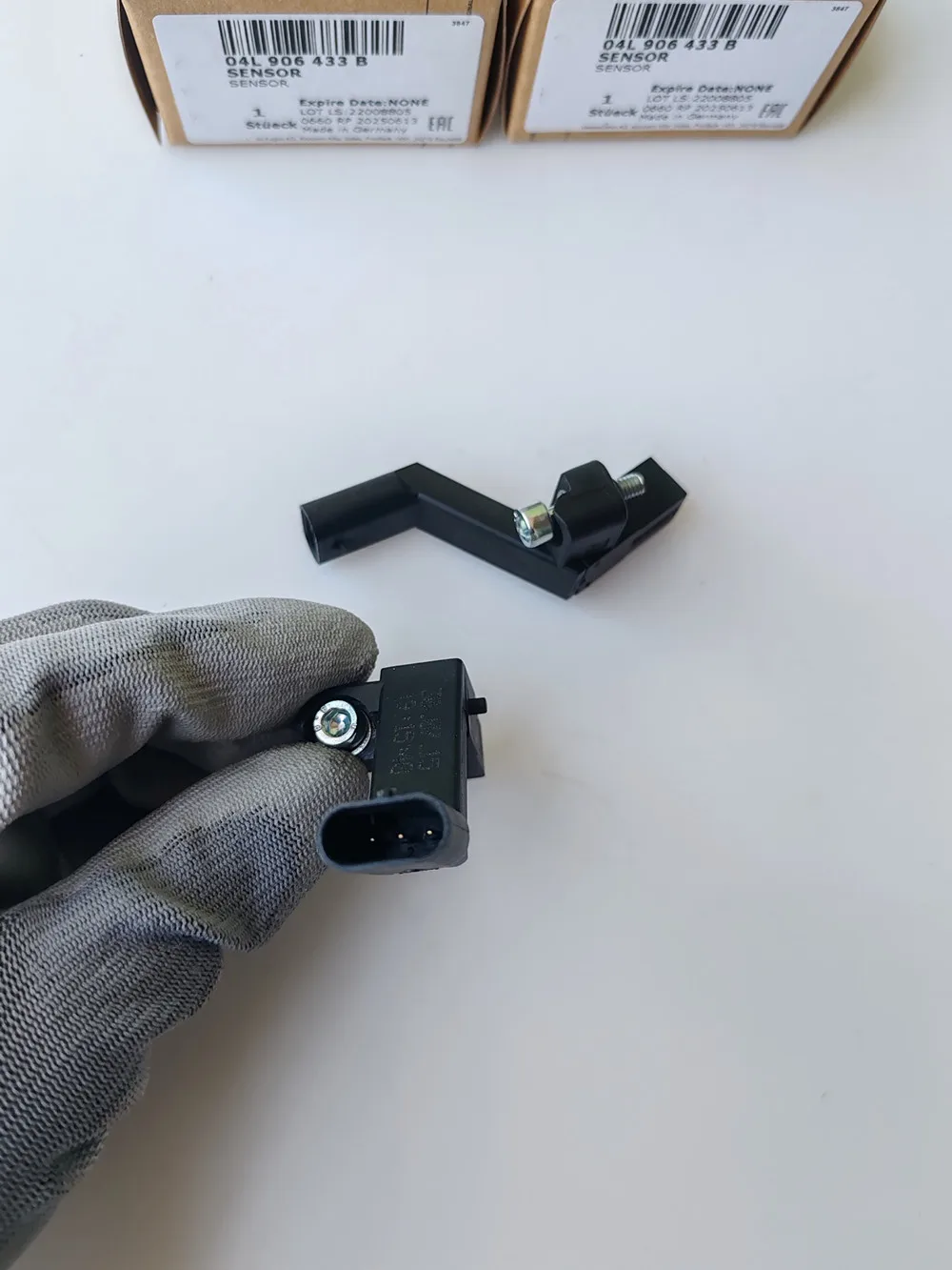 

Genuine 04L-906-433-B 04L906433B Crankshaft Sensor Impulse Sender OEM For VW CC R32 GOLF MK7 1.6 2.0TDI For Audi Skoda Seat