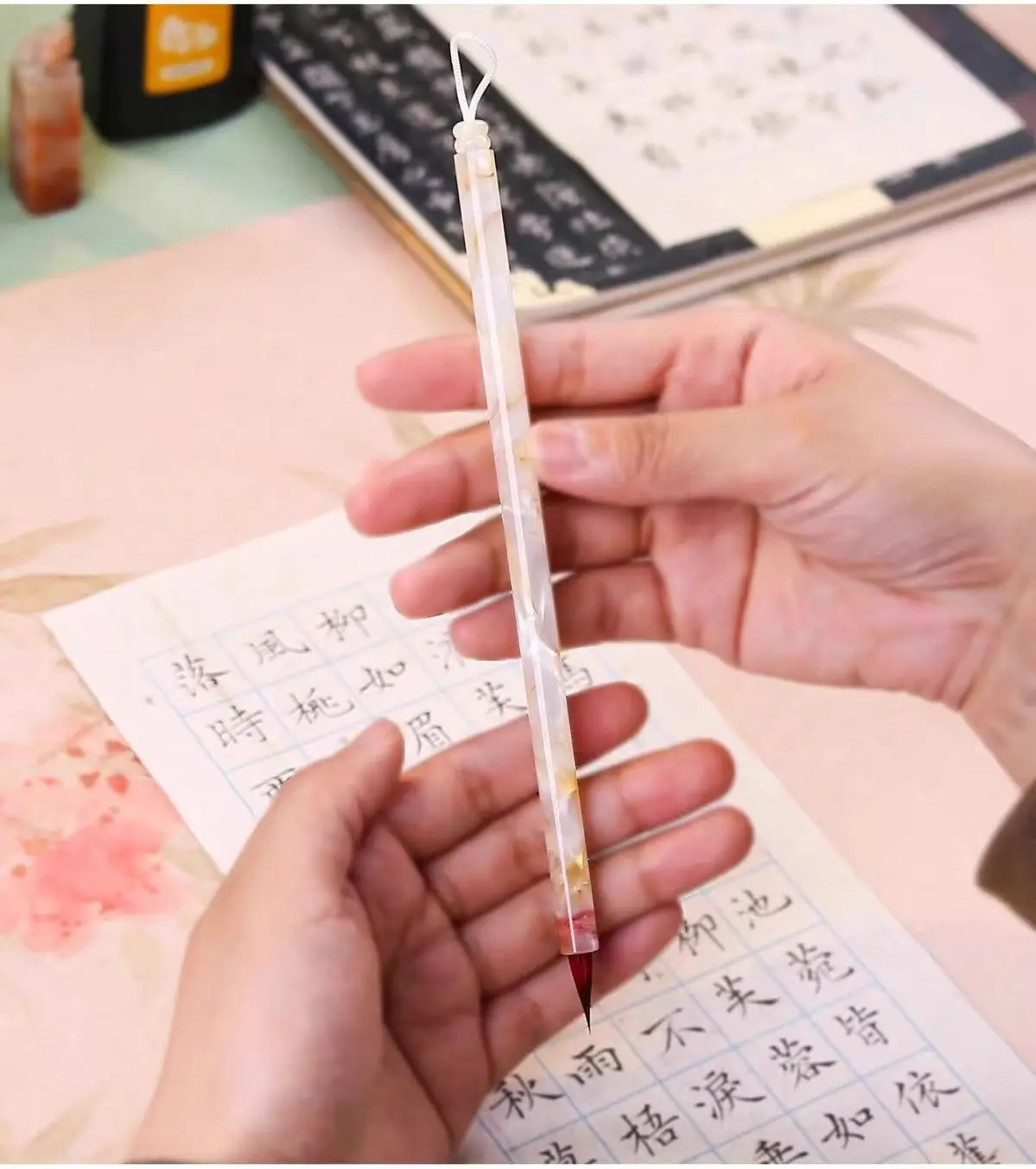 Kalligrafie-Pinsel mit Rotem Wolfshaar, Kleiner Schaft, Dünner Goldener Körper, Hakenförmiger Stift für Präzisionsarbeiten – Detail 12