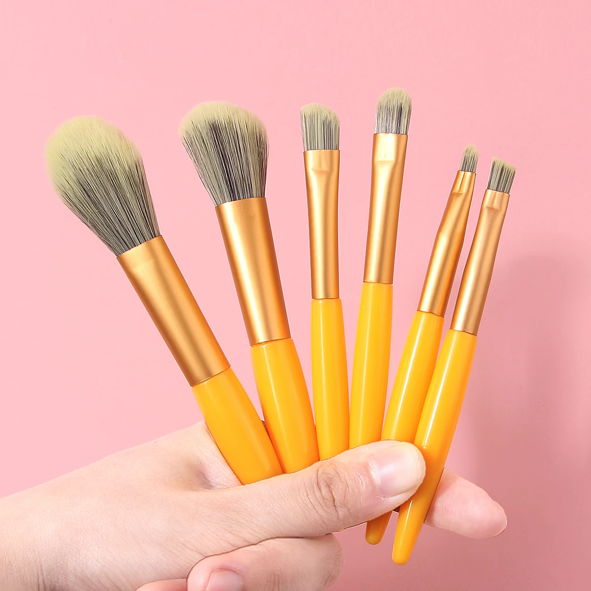 ชุดแปรงแต่งหน้าแบบพกพา 8 ชิ้น - แปรงแป้งขนาดเล็ก แปรงอายแชโดว์ แปรงคอนซีลเลอร์ + ฟองน้ำขนาดเล็กแบบนุ่ม