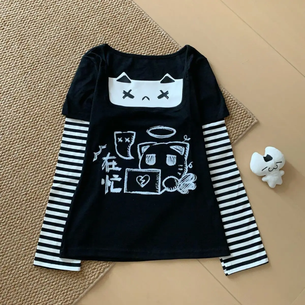 Spring and Autumn Girls' Japanese-style Otaku-style Fake Two-piece Striped Spliced Cartoon Kitten Graffiti Long-sleeve Top