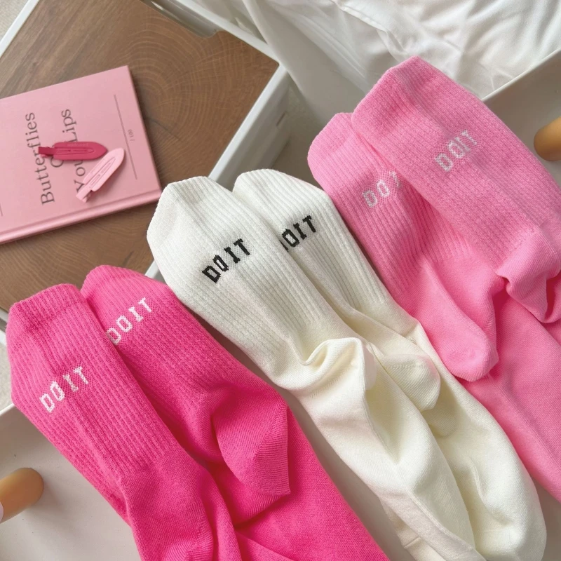 3 คู่ชุดผู้หญิงสีชมพูกลางหลอดถุงเท้ายาวผ้าฝ้าย Bottomed พิมพ์กีฬาถุงน่องสําหรับฤดูใบไม้ผลิฤดูใบไม้ร่วงสวมใส่