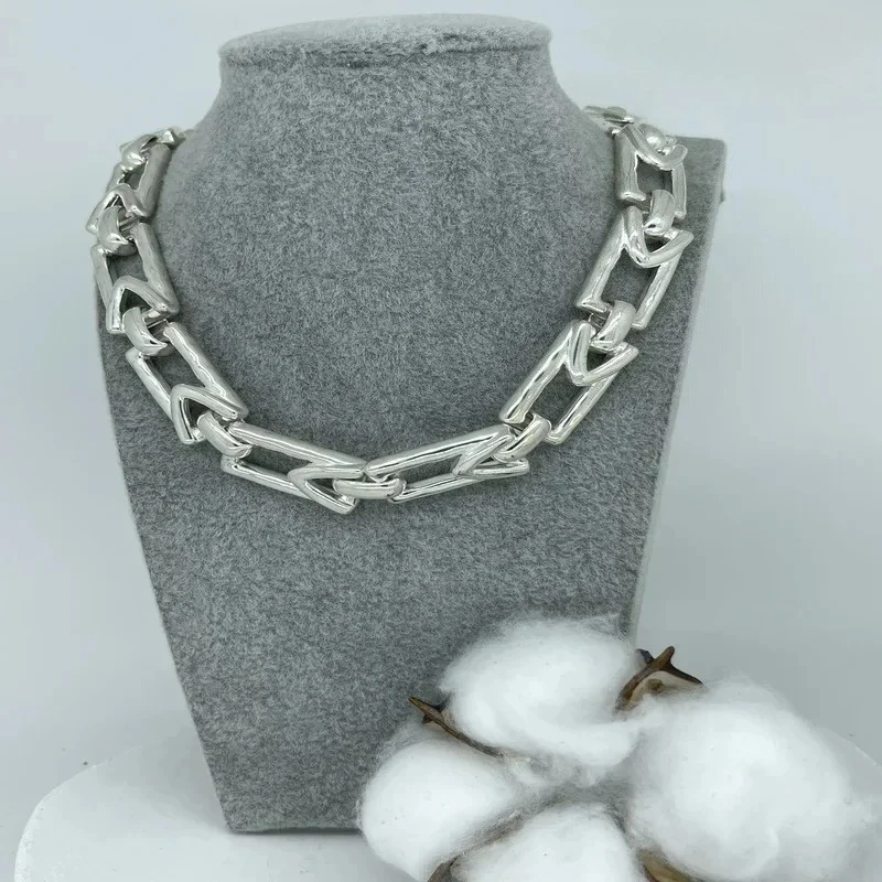 

2025 New Hot Selling High Quality Silver Hollow Rectangular Chain Necklace, Couple Accessories, Jewelry Gifts
