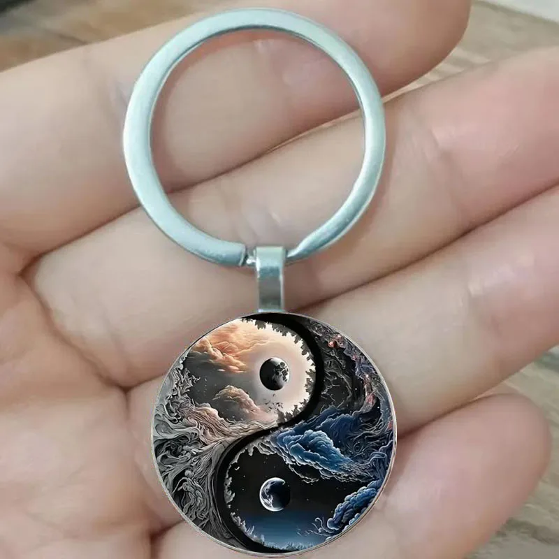 Anillo de engranaje Yin Yang: llavero de metal con diseño celestial, adecuado para diversas ocasiones, patrones complejos de nubes y luna, luna