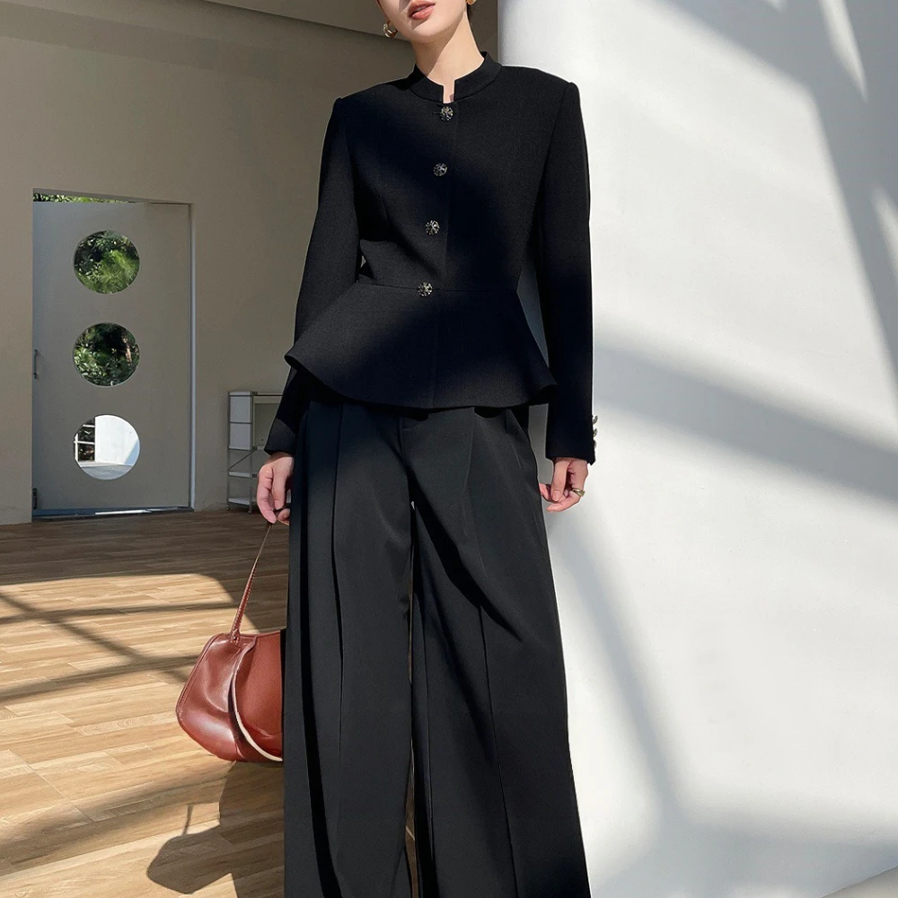 TWOTWINSTYLE سترة سوداء مقسمة واحدة الصدر أنثى الوقوف الرقبة طويلة الأكمام التخسيس أنيقة المرأة السترات موضة الخريف