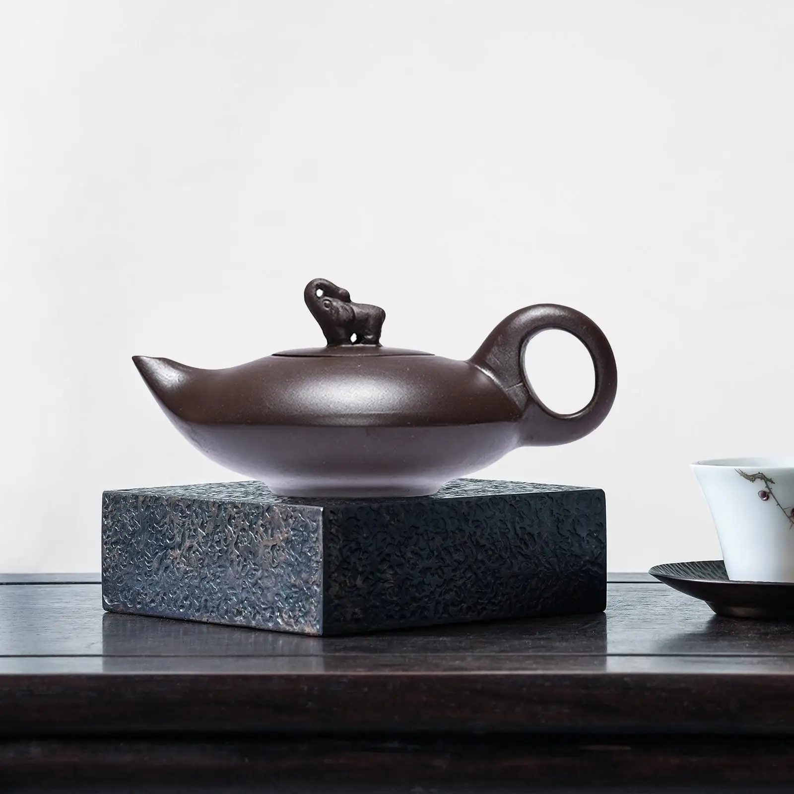 Purple Clay Teapot Kung Fu Teaware Traditional Chinese Tea Kettle Smooth Elephant Design Tea Ceremony Accessories for Kitchen