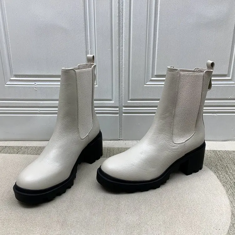 

Кожаные ботинки на низком каблуке в корейском стиле: модные, элегантные, универсальные, без застежек, для молодых и женщин среднего возраста.