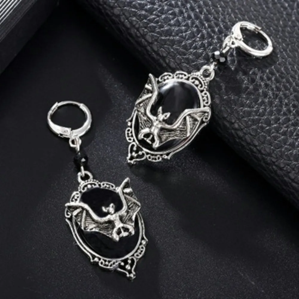 Gothic Victoria Geometric Oval Lacework Stereo Relief Vampire Bat Dangle Earrings for Women Hallowmas Jewelry Accessories Gifts