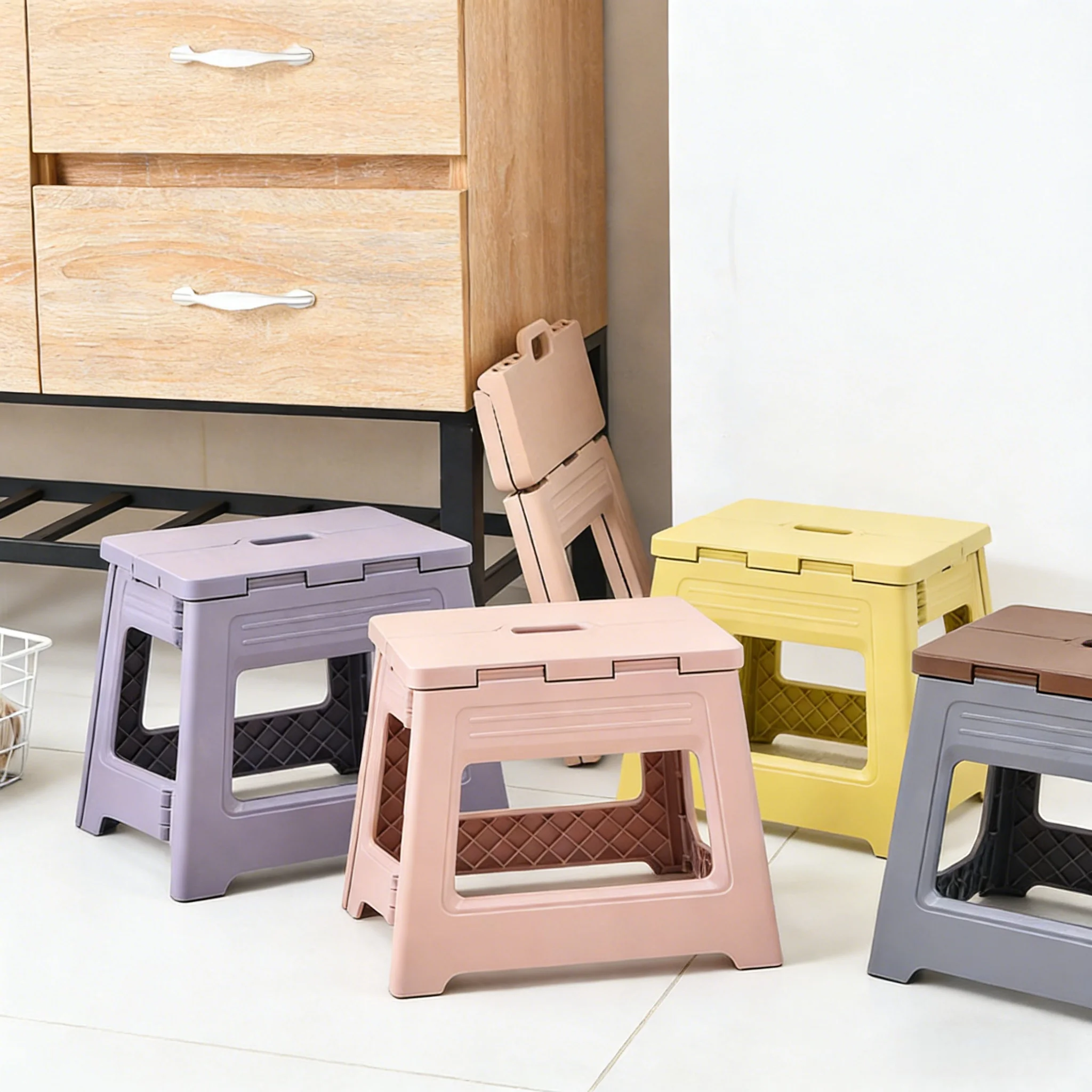 

Складная табуретка-стремянка из легкого пластика, нескользящая, для кухни, ванной, спальни