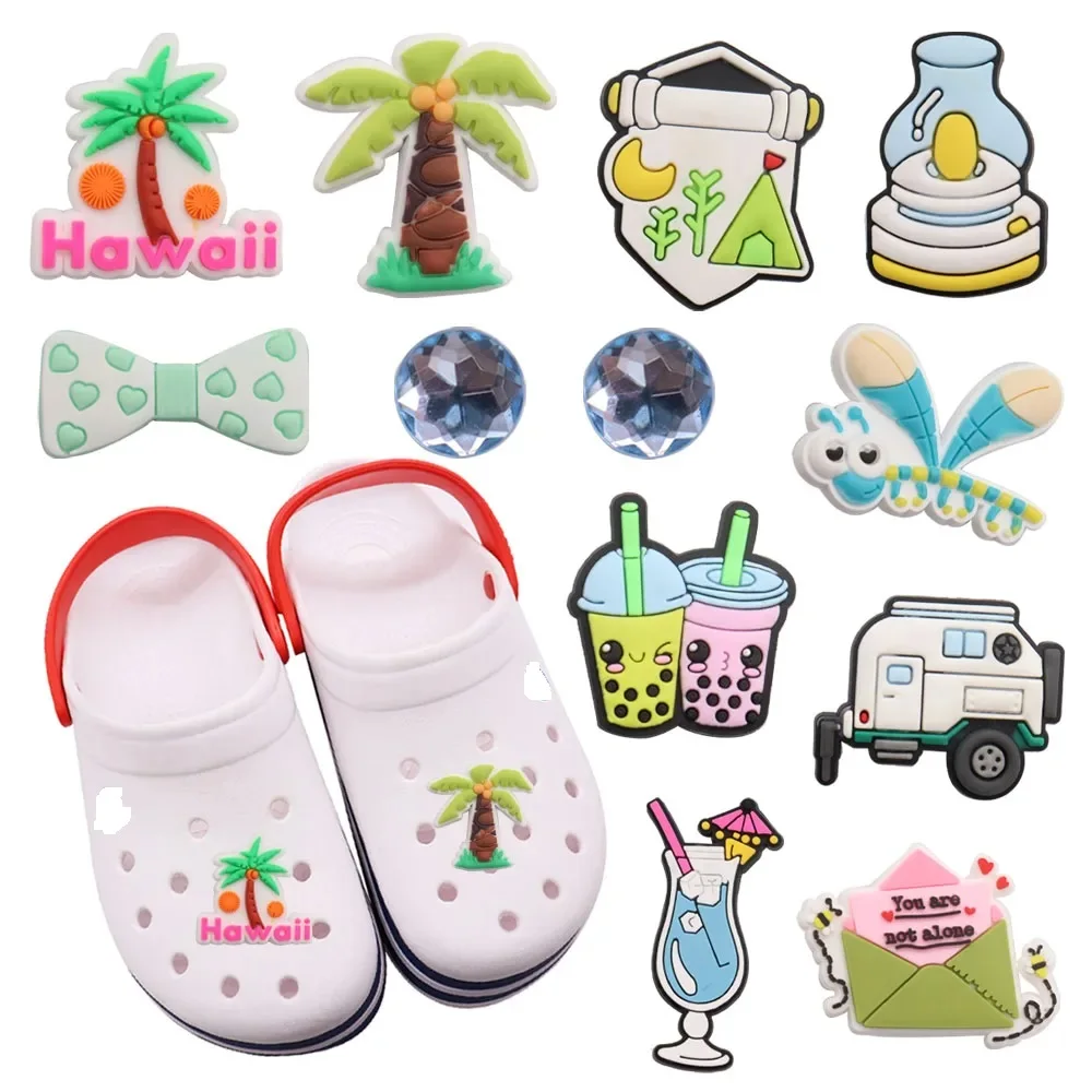 

Mix 50PCS PVC Shoe Charms Coconut Tree Milk Tea Banner Drink Hawaii Lamp Car Dragonfly Garden Shoes Button Decorations Ornaments