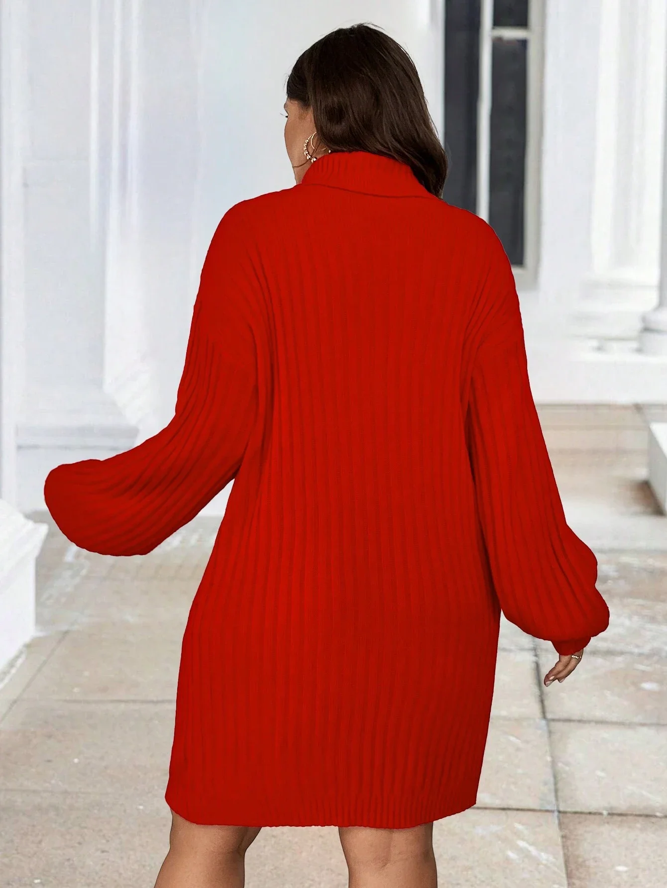 

Женское облегающее платье-свитер с ребристой вязкой, высоким воротником, спущенным плечом и длинными рукавами для осени и зимы