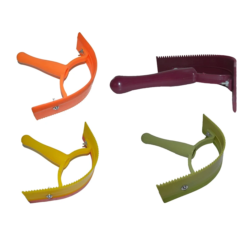 1 Stuk Plastic Paardenzweet Schraper Met Handheld Grooming Schoonmaken Dier Vee Paard Ezels Accessoires Willekeurige Kleur