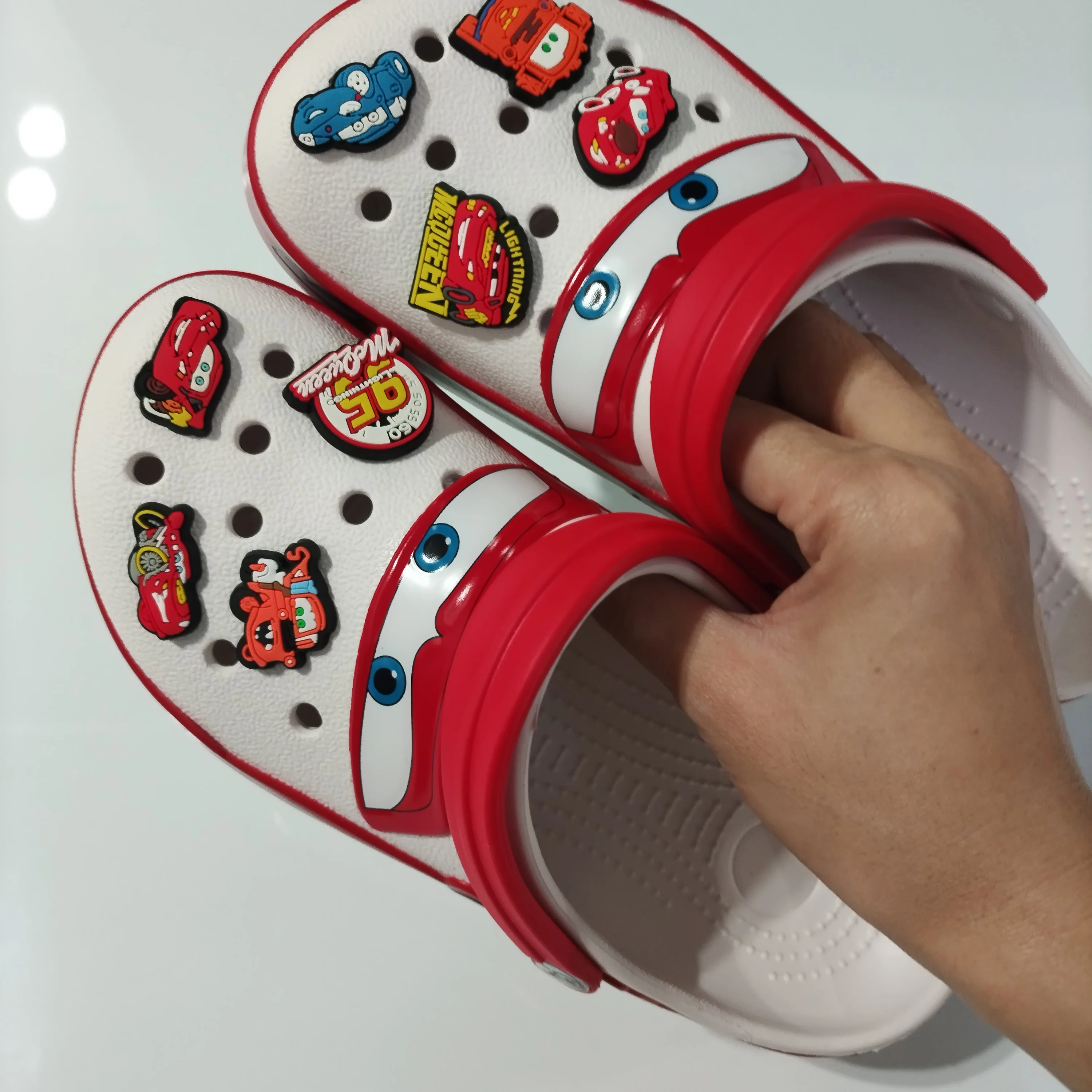 جديد ديزني ماكوينز بيكسار 95 سيارات الكرتون ثقب مقاوم للماء النعال الصنادل في الهواء الطلق الصنادل الرملية عادية الكبار مع زهرة الحذاء #5