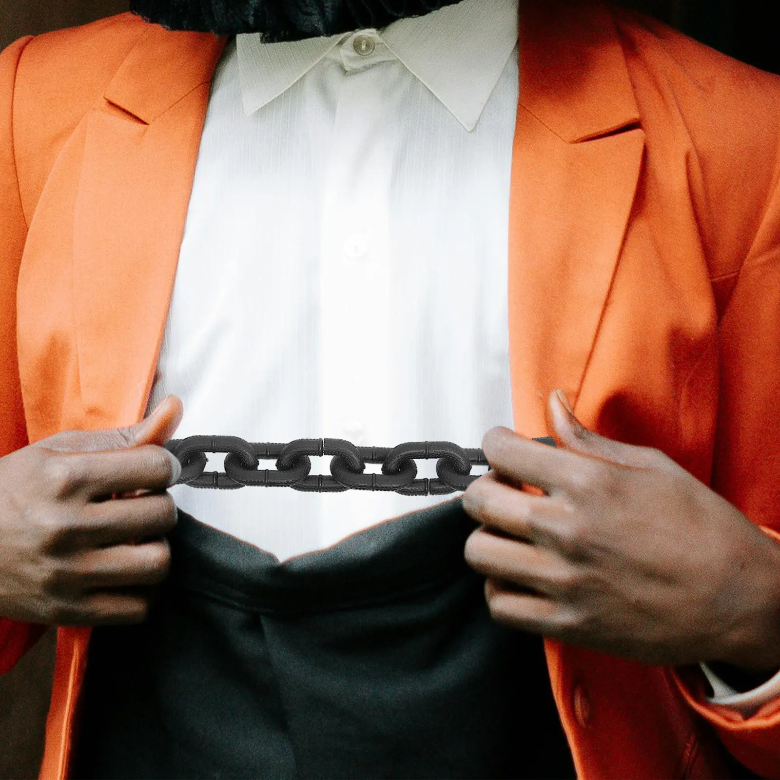 

Fake Big Dog Chain for Halloween Plastic Decorative Chain Prop Realistic Large Dog Accessory for Cosplay Pirate Party Haunted