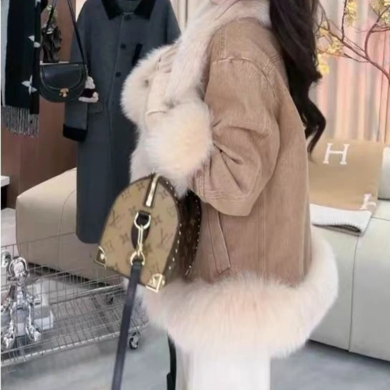 2025 الخريف والشتاء جديد براون كبير الفراء طوق الدنيم أفخم سترة المرأة الفراء المتكاملة سميكة المخملية ملابس قطنية #3