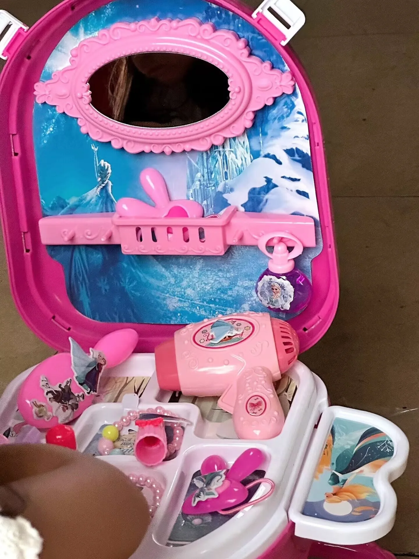 Hot Diney สาวเจ้าหญิงแช่แข็ง Action Figures กล่องเก็บของขวัญแต่งหน้าของเล่นอะนิเมะ Action Collection ของเล่นของขวัญ