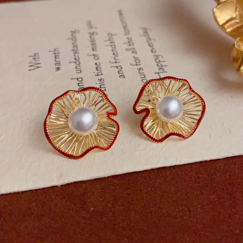 Personalized fashion retro red leaf curling edge pearl earrings niche unique versatile design stud earrings