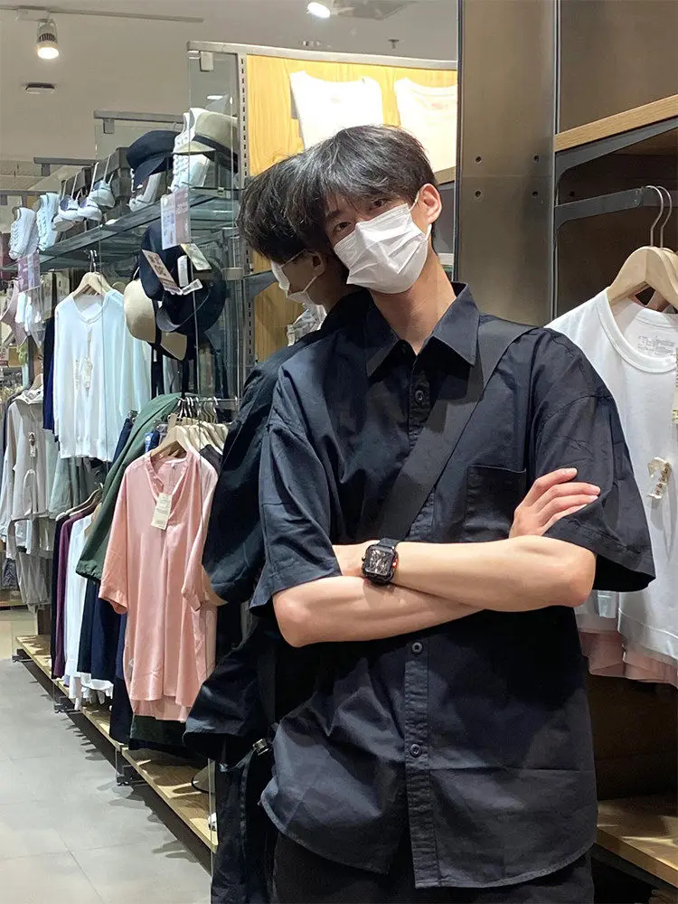 

Loose Casual Black Short Sleeve Shirt with Pocket Youthful Loose Fit Men's Fashion Casual Workwear Style Summer Shirt