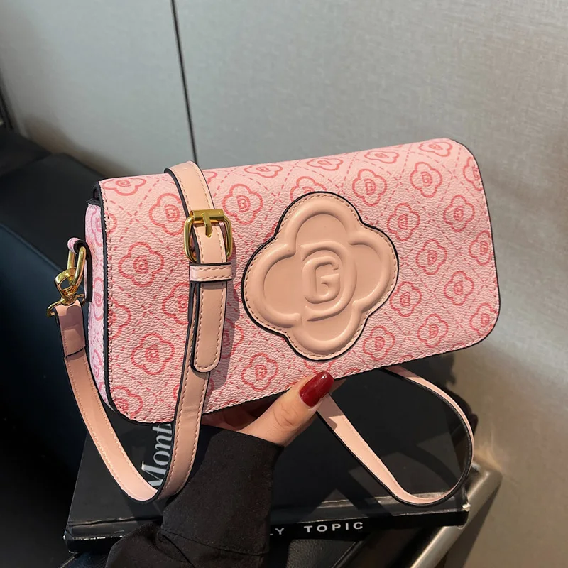 

НОВАЯ универсальная маленькая квадратная сумка через плечо, женская трендовая сумка с алфавитом под мышками, нишевая популярная дизайнерская текстурированная сумка через плечо премиум-класса