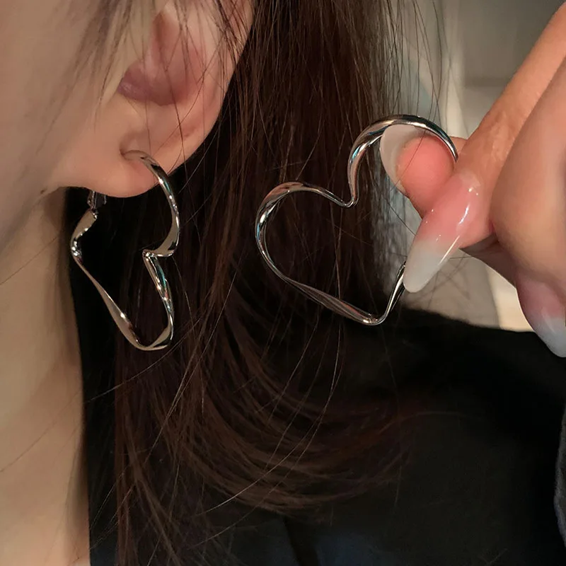 Trendy 1Pair Lovely Women Fashion Personality Exaggerated Hollow Heart Design Earring Cuff For Girl Birthday Jewelry Gift