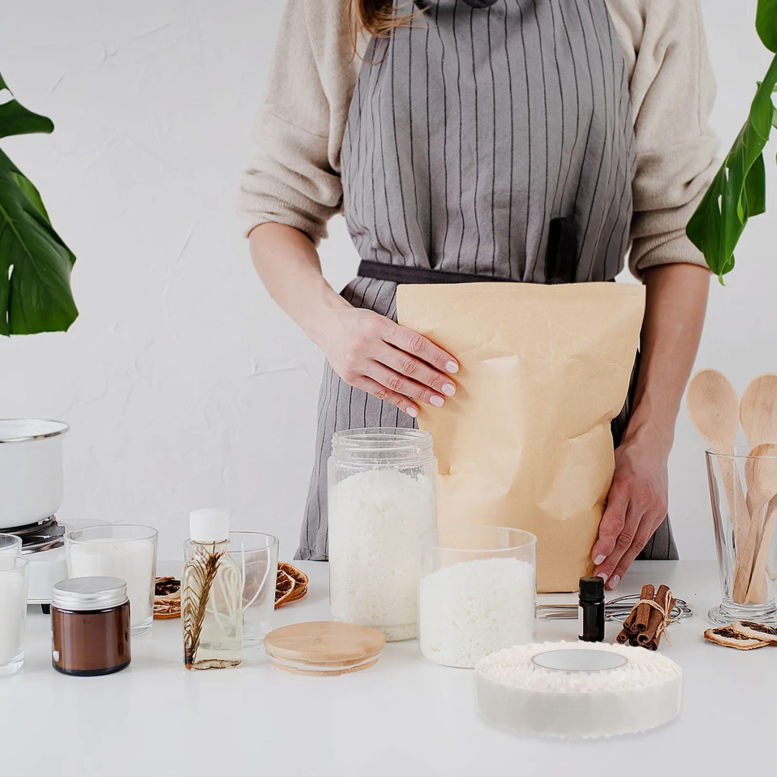 

Wick Fixing Stickers Double-Sided Self-Adhesive Heat-Resistant Dots for Homemade Candles Jar Container Projects