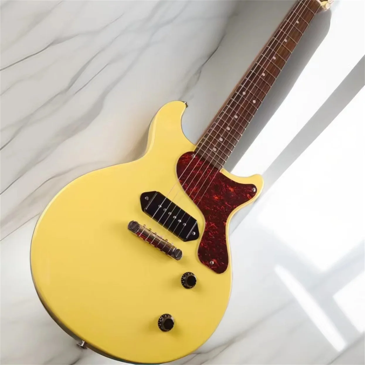 Standard electric guitar, TV yellow, black P90 pickup, retro tuner, available in stock,