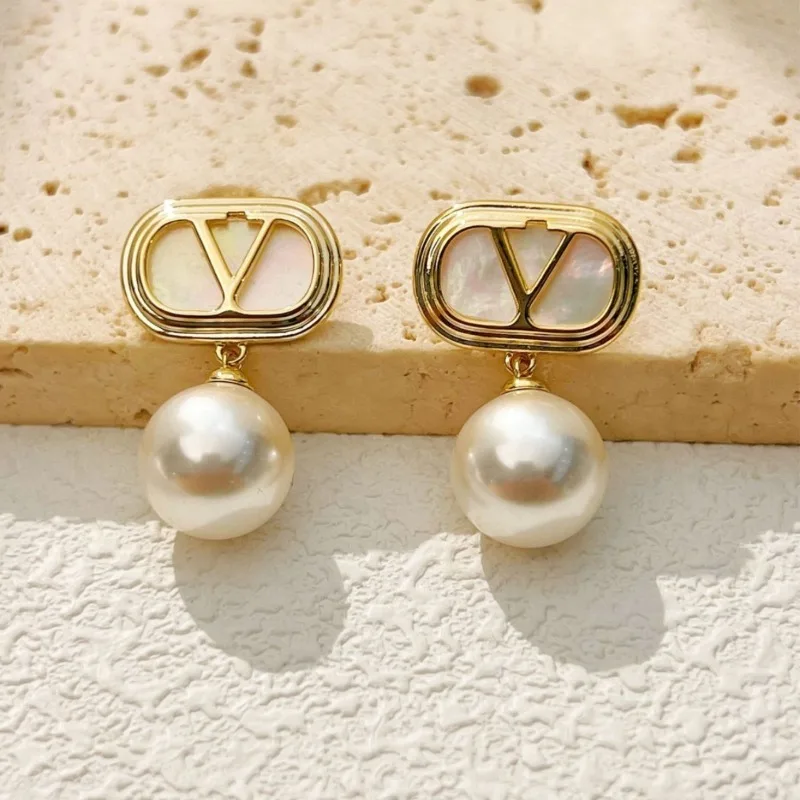 

High-end Design European and American V-shaped Earrings, Anti-allergy Women's Party Earrings, A Gift for Your Girlfriend