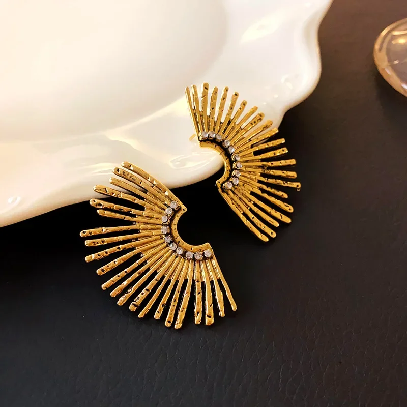 Inlaid Rhinestone Fan-shaped Wing Hollow Earrings for Women Exaggerated Stud  Earrings Light Luxury and High-end Wedding Jewelry