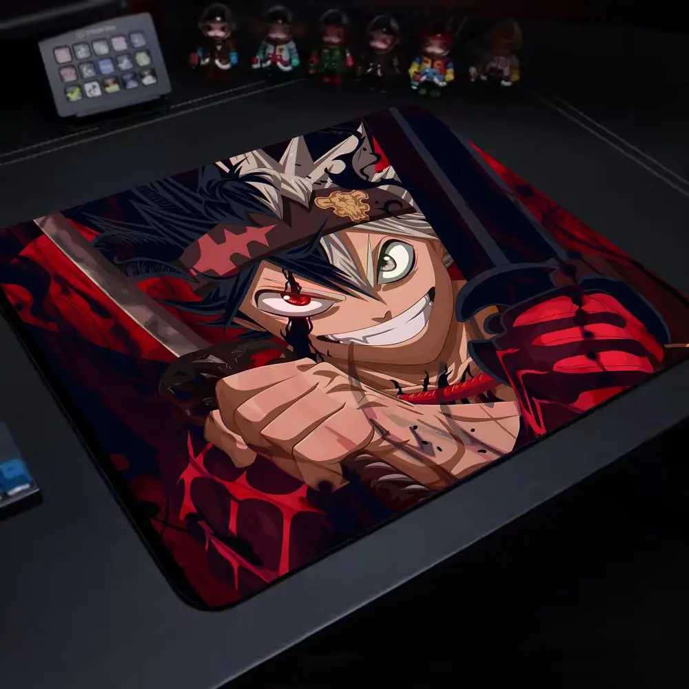 لوحة ماوس بلاك كلوفر لأجهزة الكمبيوتر المحمولة للألعاب، لوحة ماوس للألعاب، سجادة لوحة المفاتيح، واقي المكتب، وسادات ماوس كرتونية أنيمي #1