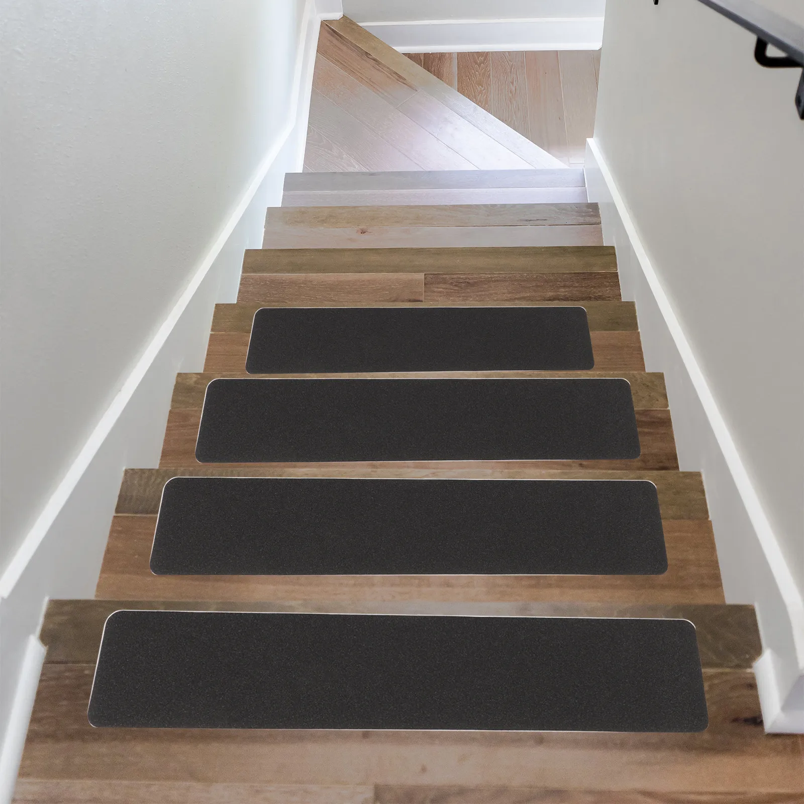

5Pcs Outdoor Step Tapes Non-Slip Stair Strips Self-Adhesive PVC Grip Tape for Wooden Stairs Concrete Steps Safety Traction