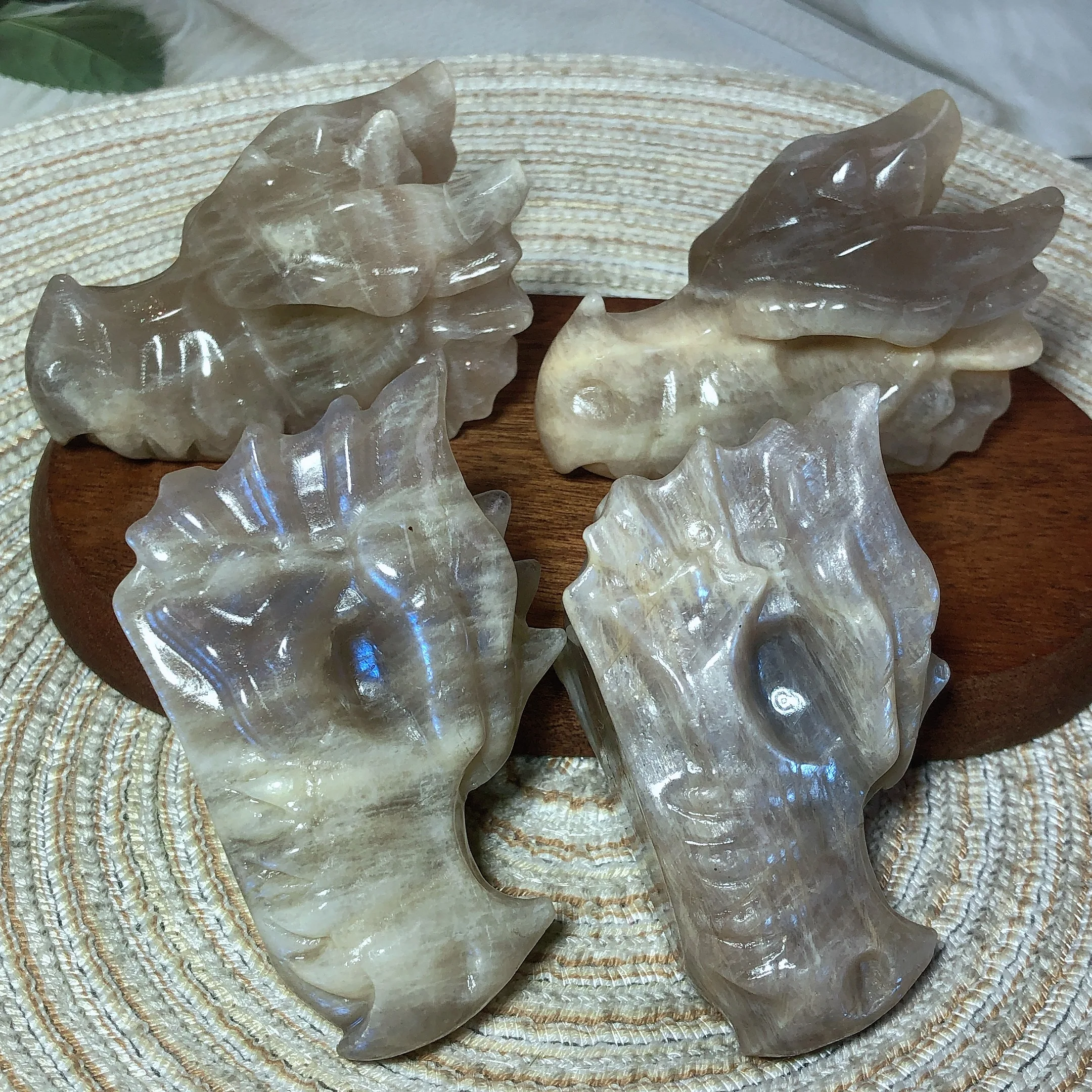 Natural Crystal Wholesale Moonstone Dragon Skull Carving Blue Flash Healing Energy Reiki Ornament Gift Home Decorations Ore