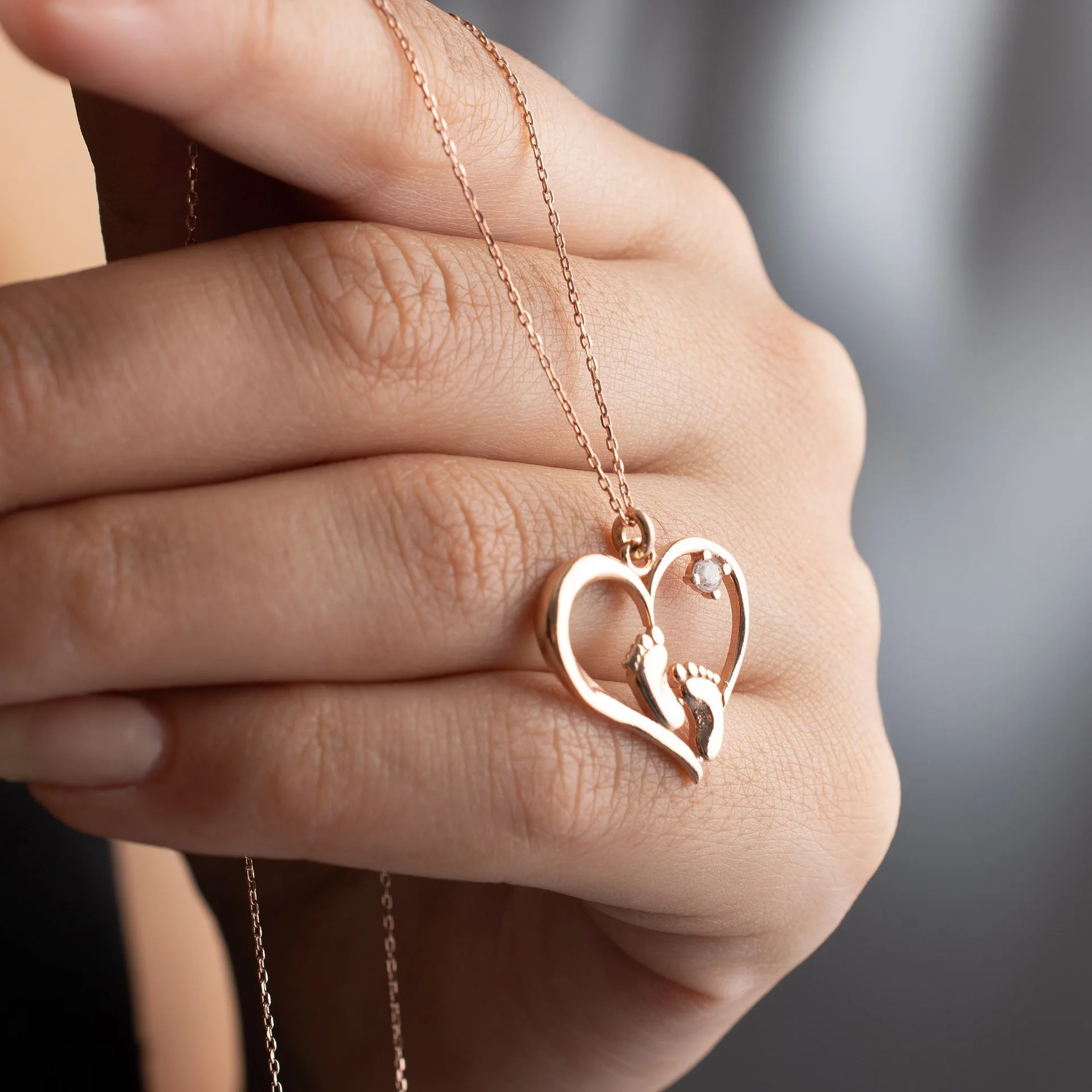 Popular heart-shaped baby footprint necklace, simple diamond-set three-color optional newborn commemorative mother's day