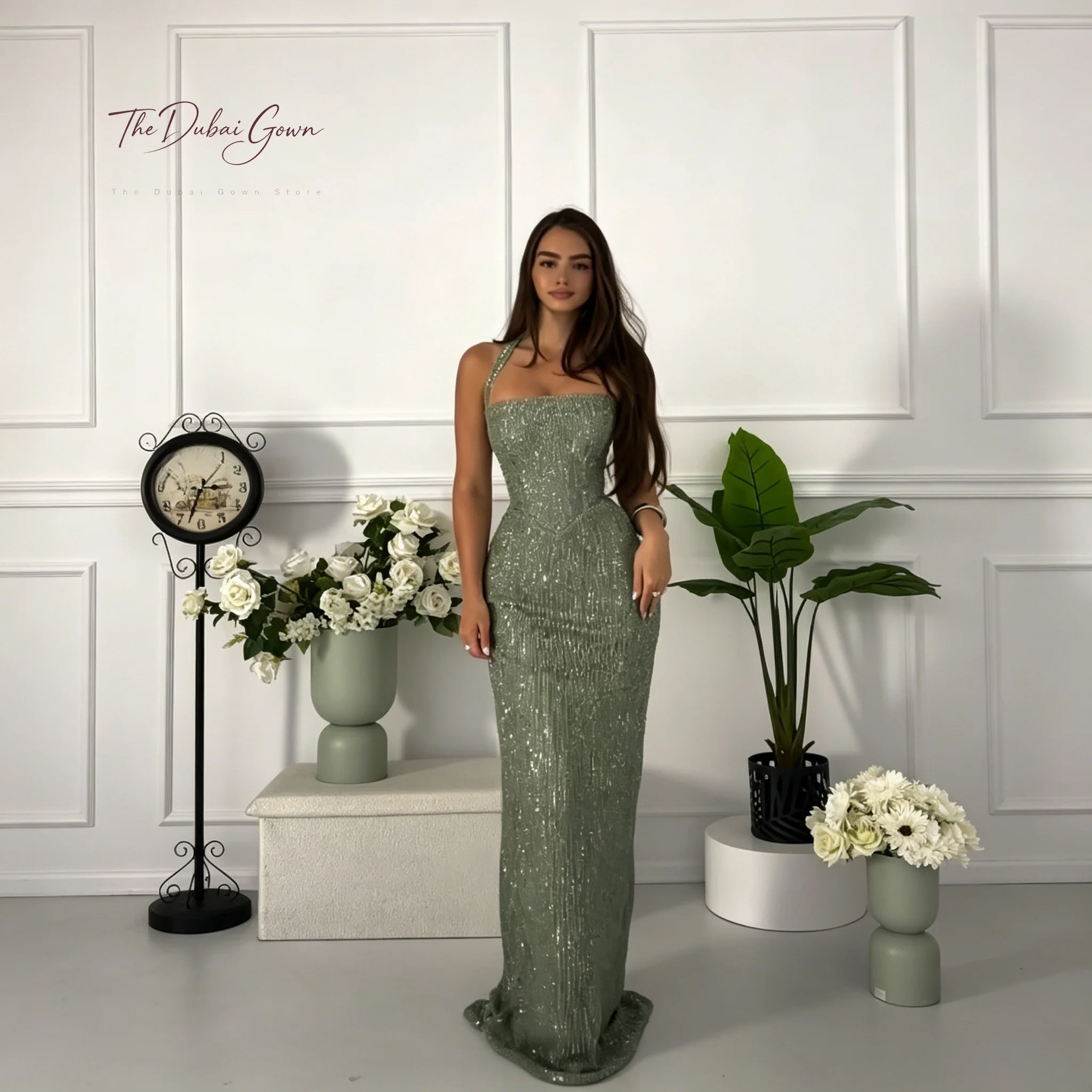 Elegant Green Halter-Neck Strapless Sleeveless Floor-Length Mermaid Formal Gown with Sequin Embellishments