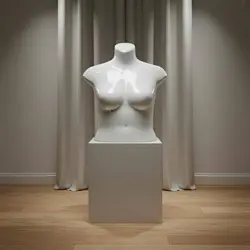 Maniquí torso femenino talla grande para escaparates de mascotas