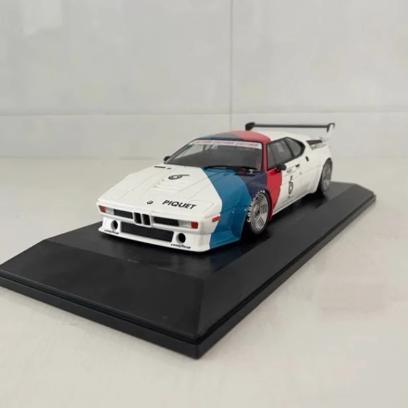 

Minichamps Diecast 1:18 Scale M1 Sport Car HERITAGE Alloy Car Model Classic Collection Souvenir Static Display Ornaments Gift