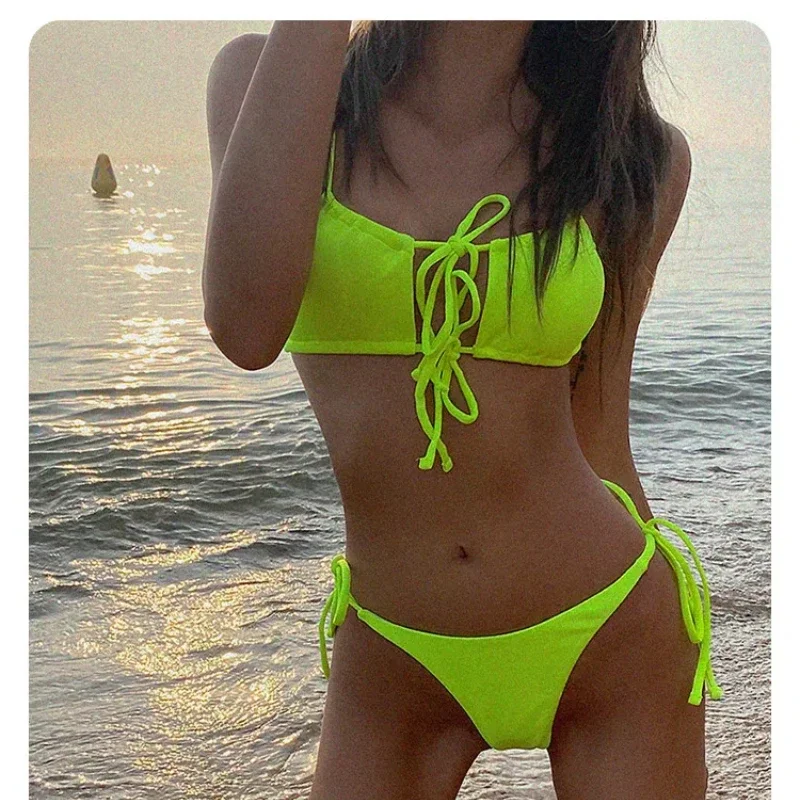 

Новый бандо бикини в Корейском стиле, пляжная одежда, вырезанный купальник из двух предметов, женский купальник, неоновый желтый купальный костюм, купальщица в бассейне 2024