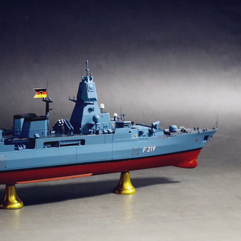 Saxony Class-fgata de misiles guiada, modelo terminado estático, modelo de buque de guerra de plástico, regalo de barco, adornos de alta gama, decoración del hogar