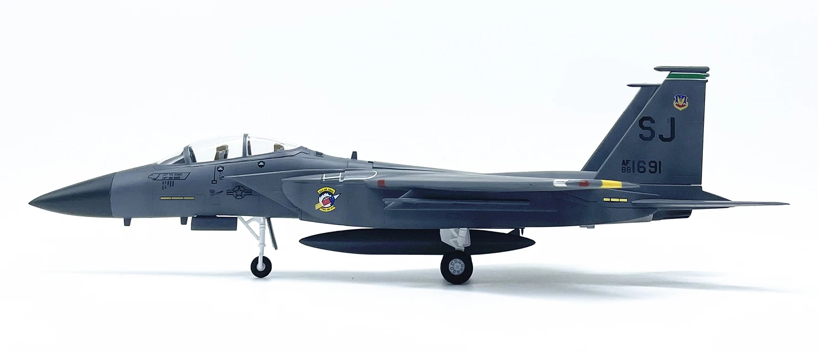 1: 72 us F-15E heavy fighter model  Static simulation collection model finished decoration 37123