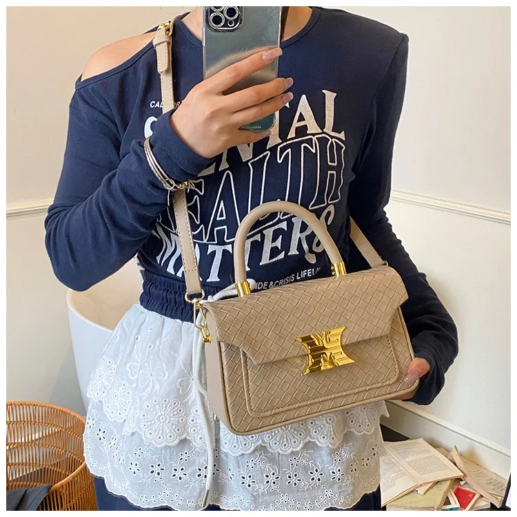 

‌2025 Trending Square Shoulder Bag - Women's Portable Mini Messenger Purse | Simple & Fashionable Everyday Carry‌