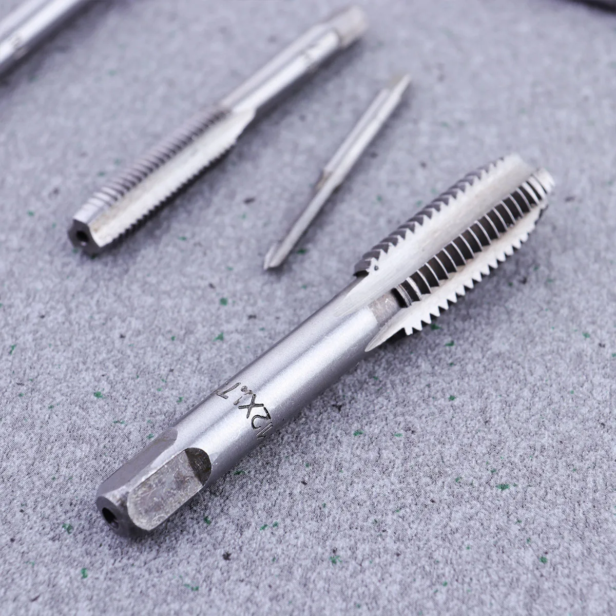 

7Pcs Thread Screw Tap Set Straight Fluted Bearing Steel High Hardness Repair Damaged Threads for Metal Plastic Wood DIY