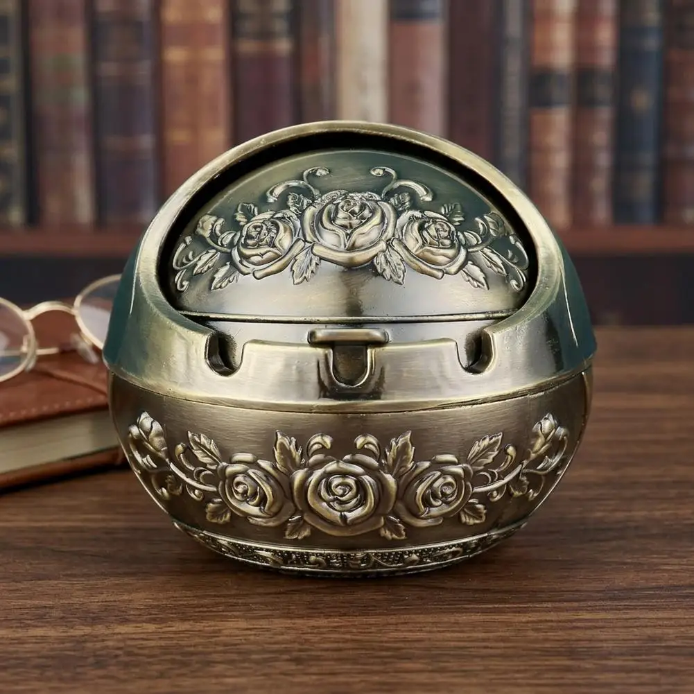 Metal Ashtray Smoking Windproof Vintage Lid Ornament Retro Cigarette Metal Decorative Gadgets Cigarettes Accessories