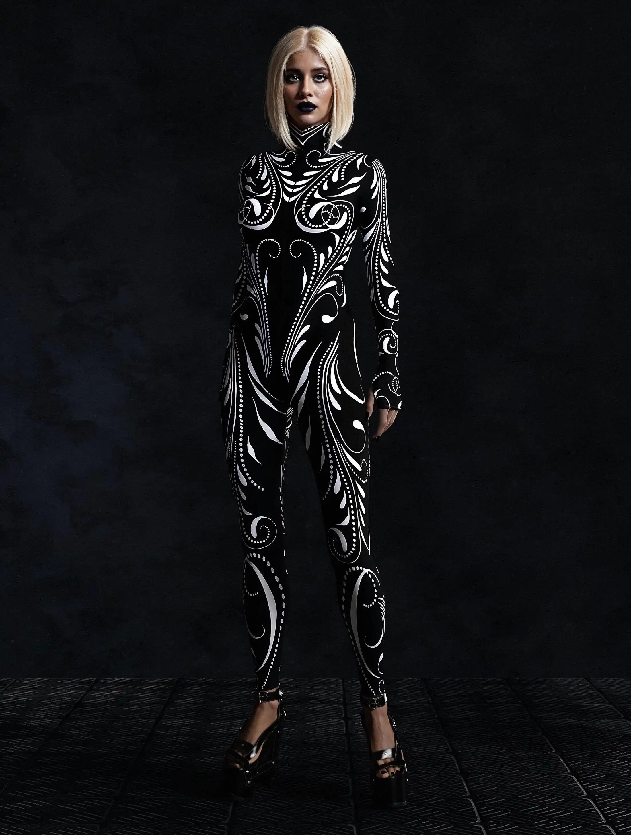 Рисунок 3 - Женский комбинезон со скелетом и разноцветным принтом