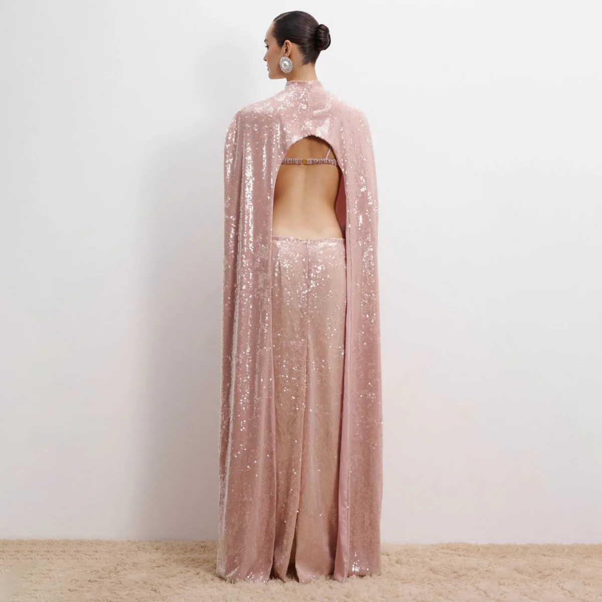 Elegancka różowa sukienka zimowa na przyjęcie świąteczne, długa suknia z cekinową peleryną, podkreślająca talię, seksowna, błyszcząca, formalna, wieczorowa, uniwersalna, wysokiej jakości.