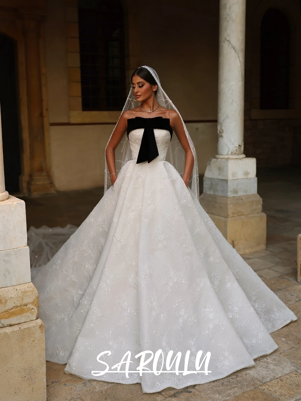 Velvet Bow Elegant Appliques Wedding Dress Shiny A Line Princess Customized Bridal Gown Charming Appliques Long Bride Wear