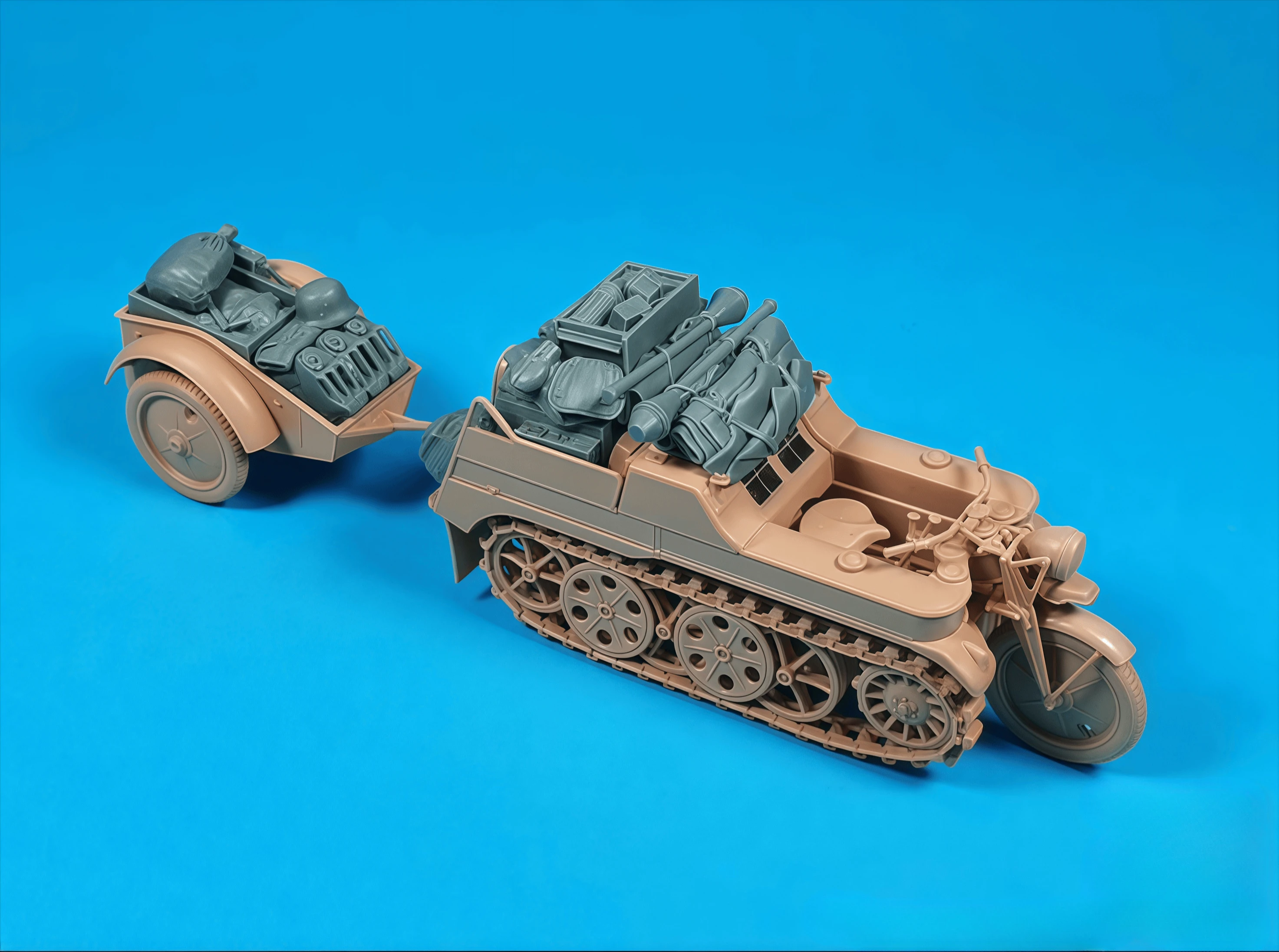 

1:35 Набор моделей из смолы Gk, упакованный в полугусеничном тракторе, неокрашенный, нужно собранно