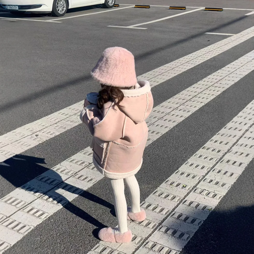 معطف الفتيات 2025 شتاء النسخة الكورية الجديدة المألوف من جلد الغزال معطف مقنع دافئ عصري ملابس حلوة وجذابة #5