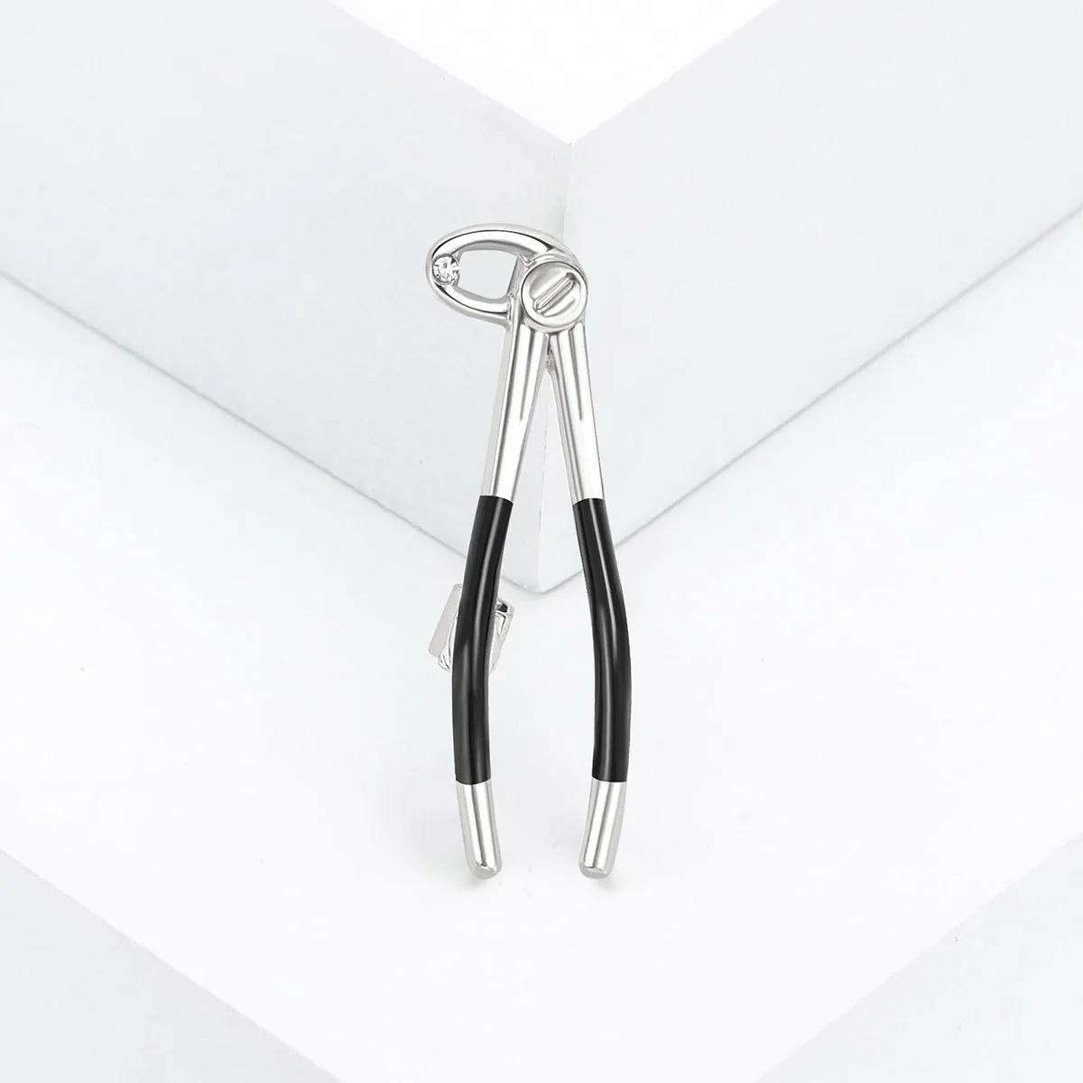 Creative Personalized Alloy Dropper Tweezers Design Brooch Pin Elegant Women's Daily Party Outerwear Accessory Unique Jewelry