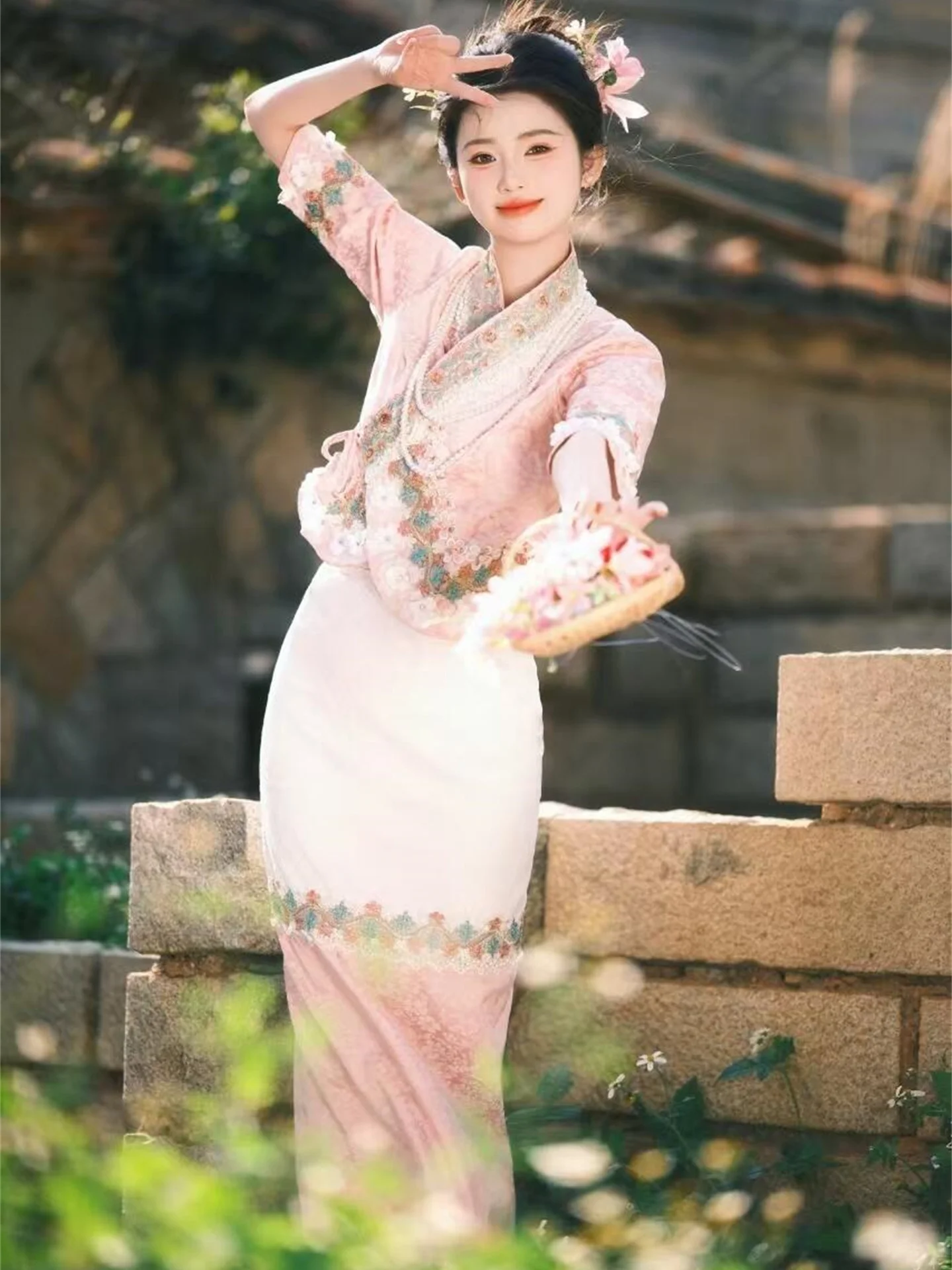 

New Ethnic Dai Women's Summer Photography Travel Clothes Floral Hairpin Style Small Langya Ethnic Minority Costumes