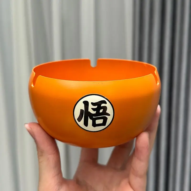 

Пепельница Dragon Ball: Новая мультяшная, креативная, противоударная, для ресторана и бара, с функцией контейнера для мусора, подарок на праздник с Сон Гоку